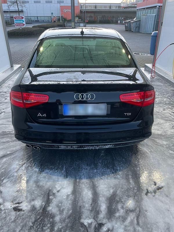 Gebraucht Audi A4 Design 150 PS (110 kW) 2015 Schwarz Limousine