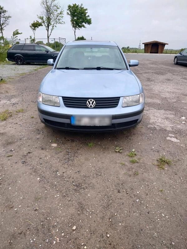 Blau Gebraucht 1999 VW Passat Limousine | 400 € (Superpreis) - Bild 1/4