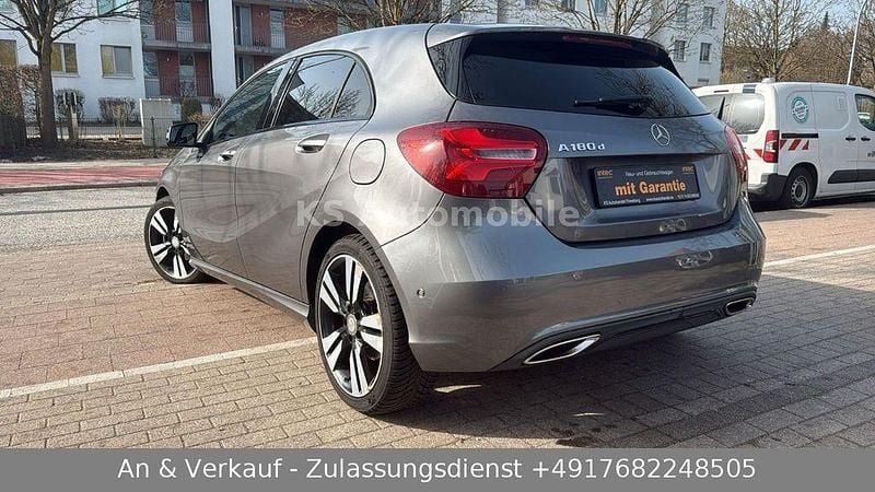 Gebraucht Mercedes A180 109 PS (80 kW) 2016 Grau Limousine