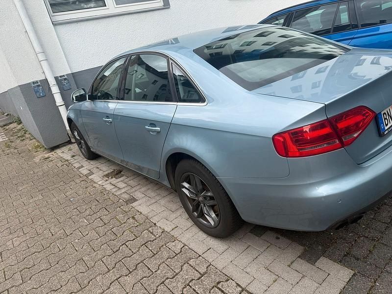 Blau Gebraucht 2008 Audi A4 Attraction Limousine | 5.000 € (Guter Preis) - Bild 1/4