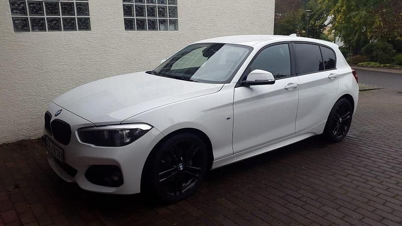 Weiß Gebraucht 2019 BMW 125 M Sport Kleinwagen | 22.999 € (Fairer Preis) - Bild 1/1