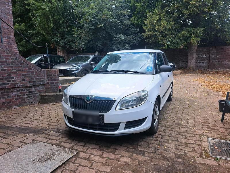 Weiß Gebraucht 2007 Skoda Fabia Kleinwagen | 1.699 € (Fairer Preis) - Bild 1/4