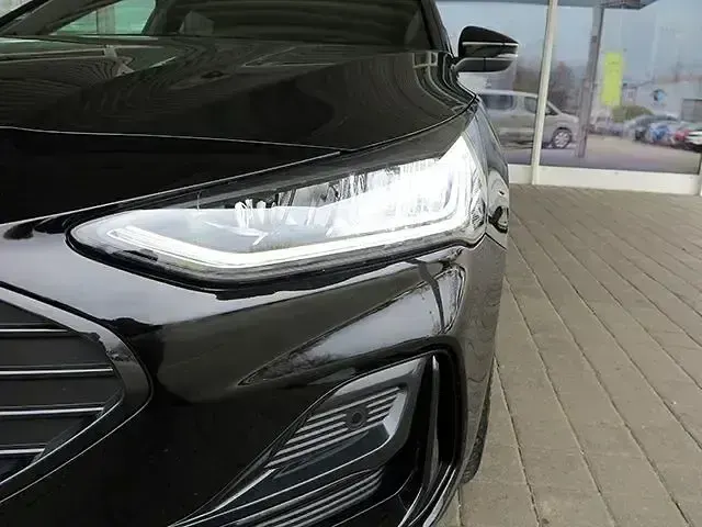Gebraucht Ford Focus ST-Line 125 PS (91 kW) 2024 Obsidianschwarz metallic Kombi