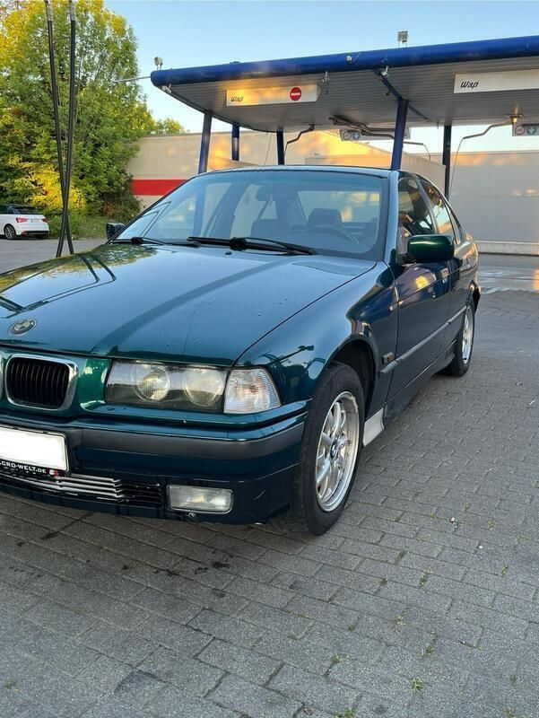 Grün Gebraucht 1997 BMW 318 Limousine | 2.950 € (Guter Preis) - Bild 1/4