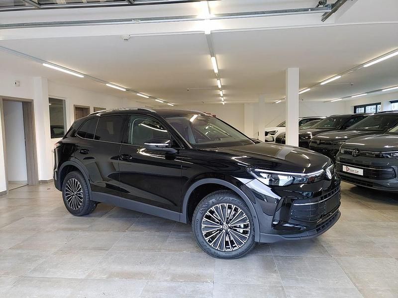 Grenadillschwarzmetallic Neu 2025 VW Tiguan Life SUV | 46.990 € (Superpreis) - Bild 1/4