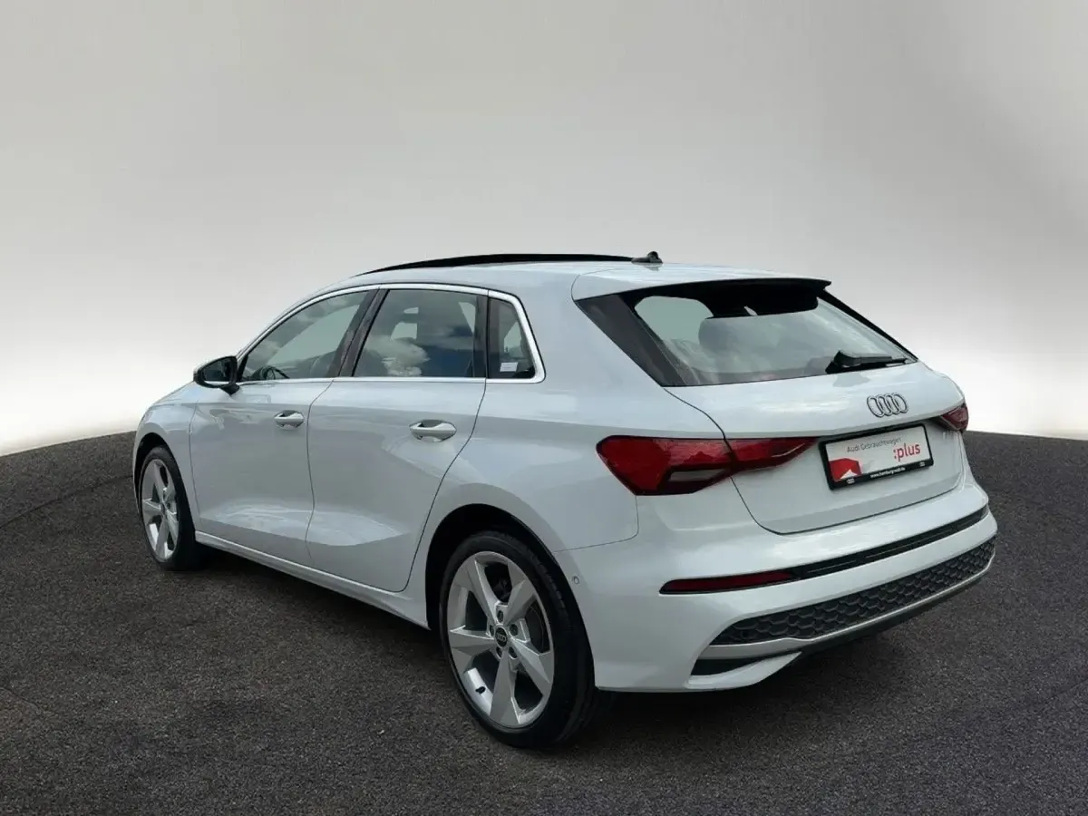 Second-hand Audi A3 Advanced 116 CP (85 kW) 2025 Alb Berlinǎ