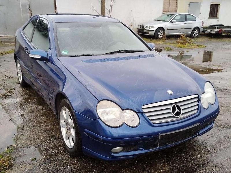 Gebraucht Mercedes C180 143 PS (105 kW) 2002 Jaspisblau  metalliclack Coupé