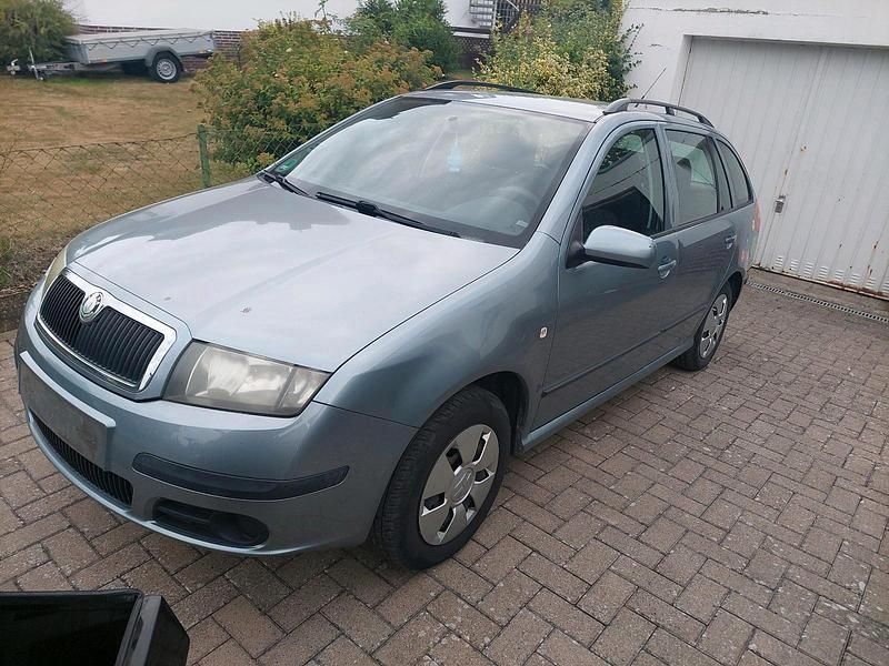 Grau Gebraucht 2005 Skoda Fabia Kombi | 999 € (Guter Preis) - Bild 1/4