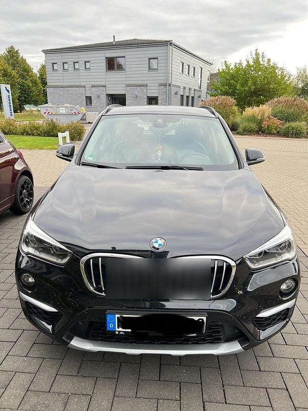 Schwarz Gebraucht 2019 BMW X1 xLine SUV | 23.500 € (Fairer Preis) - Bild 1/4