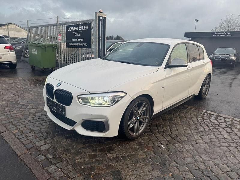 Weiß Gebraucht 2018 BMW M140 M Sport Limousine | 23.324 € (Guter Preis) - Bild 1/4