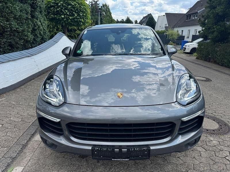 Grau Gebraucht 2015 Porsche Cayenne S Chrono SUV | 29.900 € (Fairer Preis) - Bild 1/4