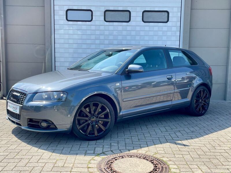 Grau Gebraucht 2004 Audi A3 Ambition Limousine | 4.500 € (Superpreis) - Bild 1/4