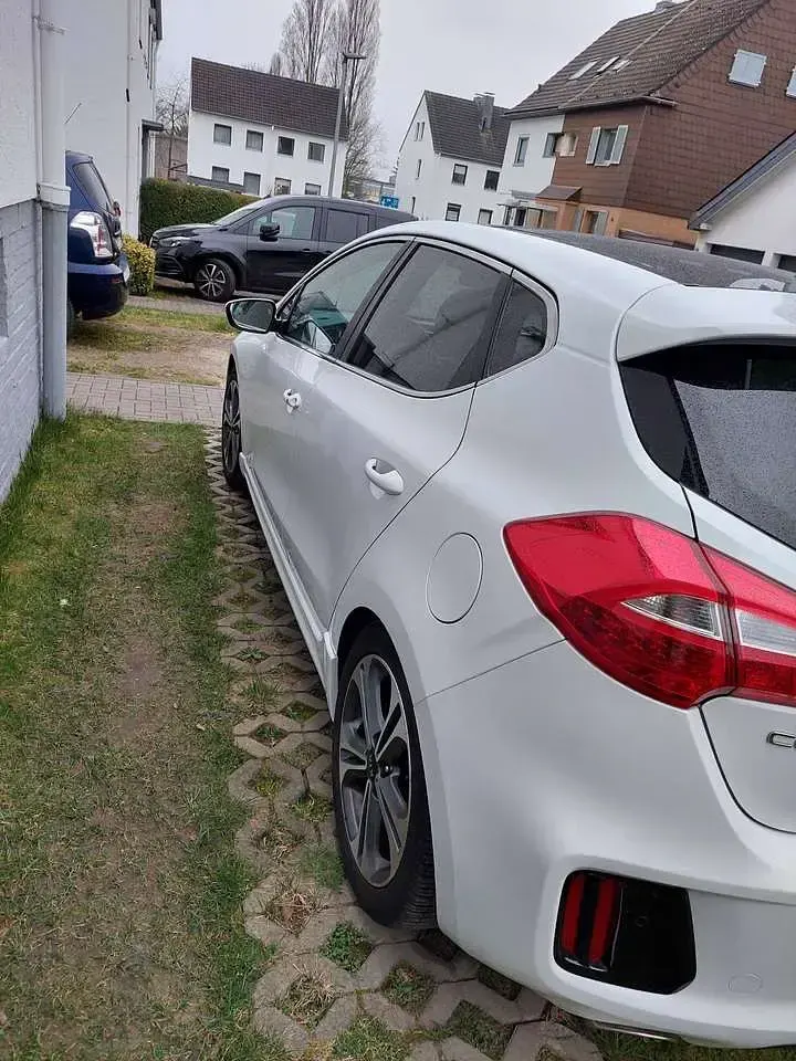 Gebraucht Kia Ceed GT GT-Line 136 PS (100 kW) 2016 Weiß Limousine