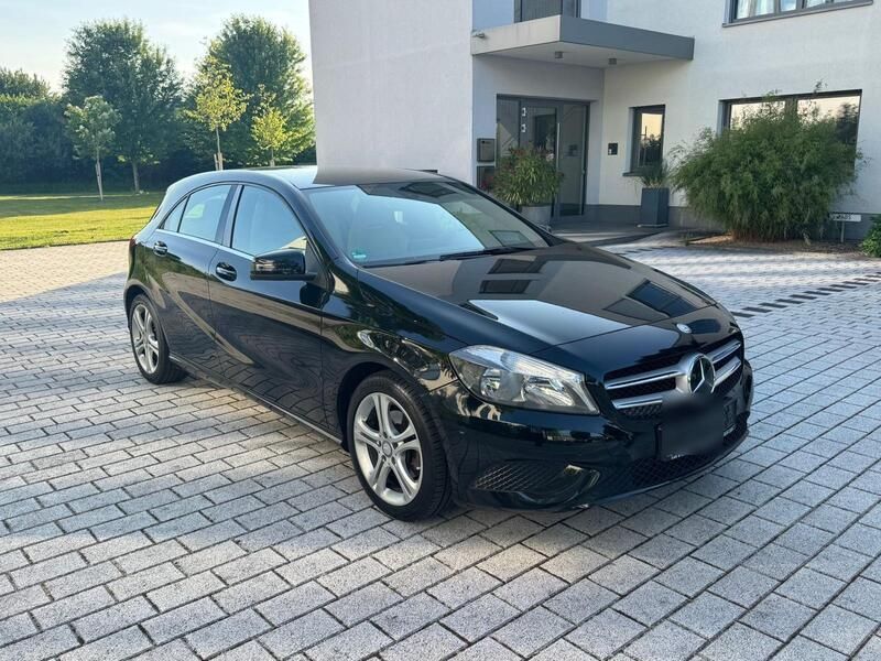 Schwarz Gebraucht 2014 Mercedes A180 Urban Limousine | 11.250 € (Guter Preis) - Bild 1/4