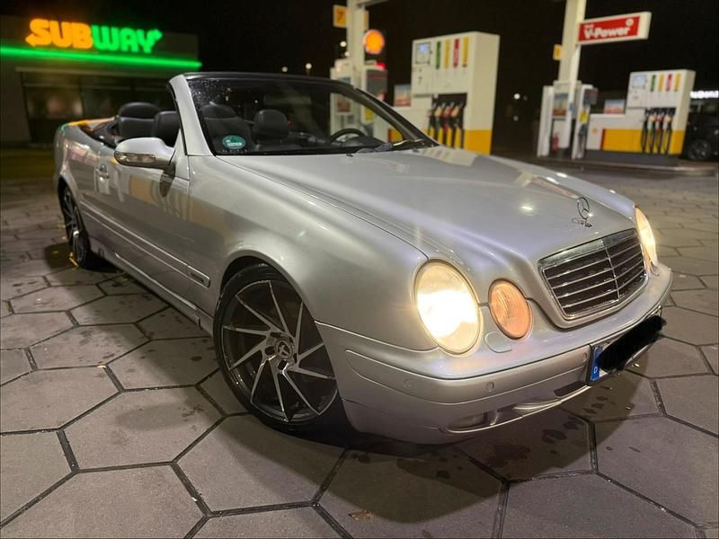 Silber Gebraucht 2000 Mercedes CLK200 Cabrio | 1.790 € - Bild 1/4