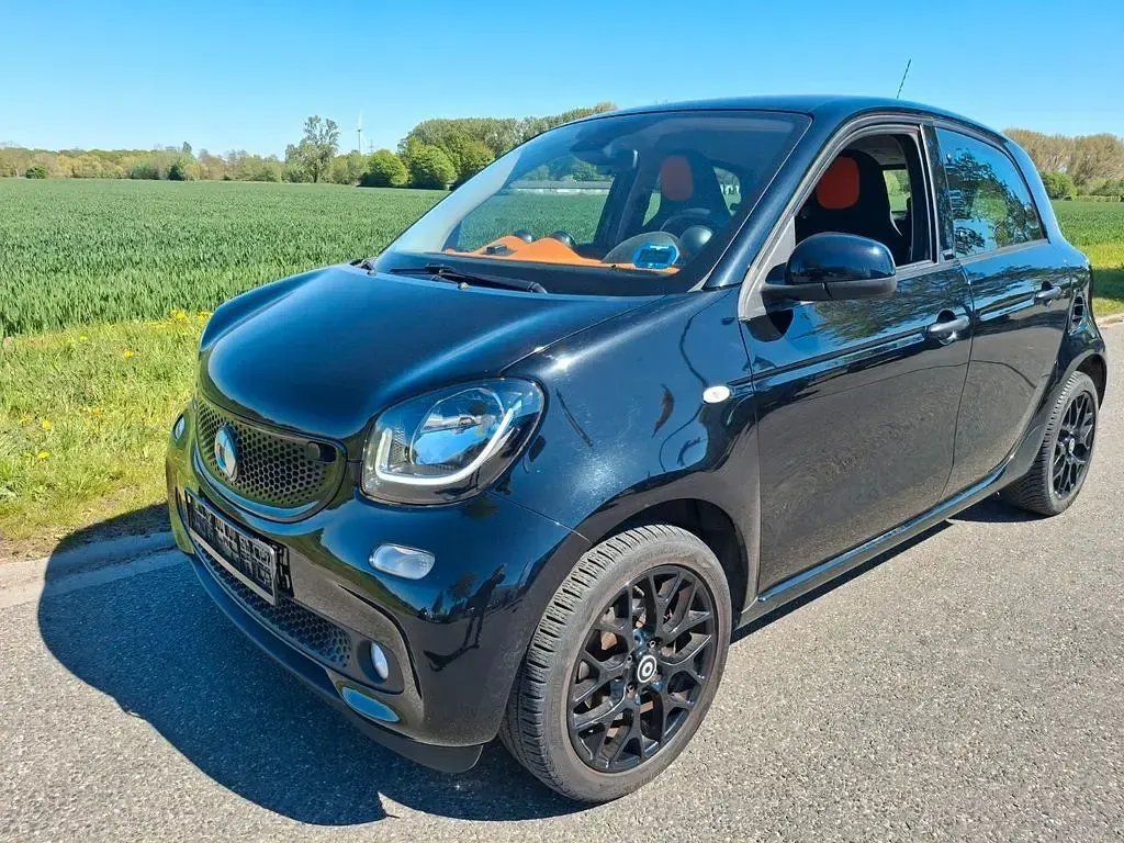 Używany Smart ForFour Passion 90 KM (66 kW) 2016 Czarny Hatchback