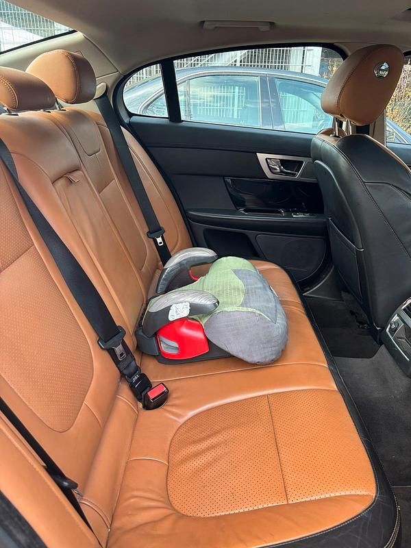 Gebraucht Jaguar XF 190 PS (139 kW) 2011 Schwarz Limousine