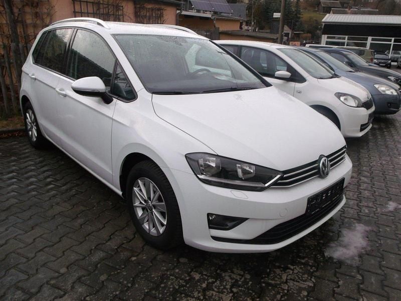 Weiß Gebraucht 2015 VW Golf Sportsvan Comfortline Van / Kleinbus | 12.500 € (Etwas zu teuer) - Bild 1/4