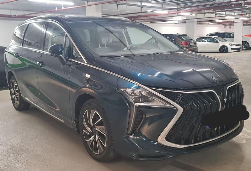 Gebraucht DFSK Forthing 4 177 PS (130 kW) 2024 Grün Van / Kleinbus