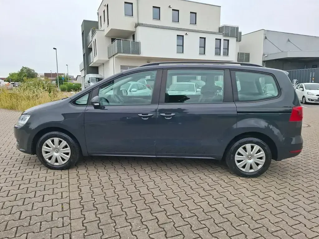 Gebraucht VW Sharan Trendline 140 PS (102 kW) 2014 Grau Van / Kleinbus