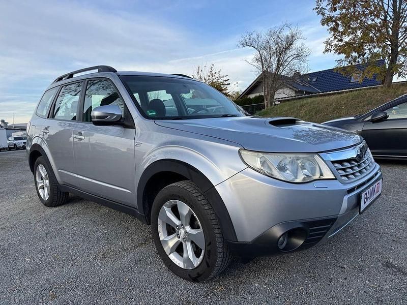 Grau Gebraucht 2012 Subaru Forester Active SUV | 6.800 € (Fairer Preis) - Bild 1/4