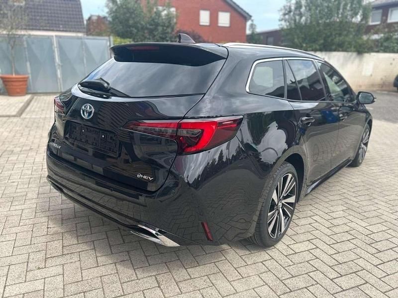 Neu Toyota Corolla 179 PS (131 kW) 2026 Schwarz Kombi