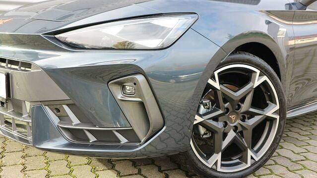 Gebraucht Cupra Leon 150 PS (110 kW) 2024 Graphitegrau Kombi