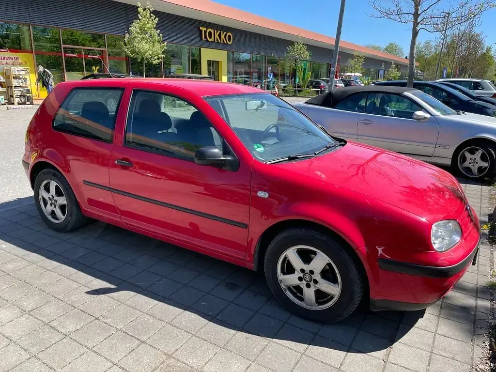 Używany VW Golf IV 75 KM (55 kW) 2001 Czerwony Sedan/Limuzyna
