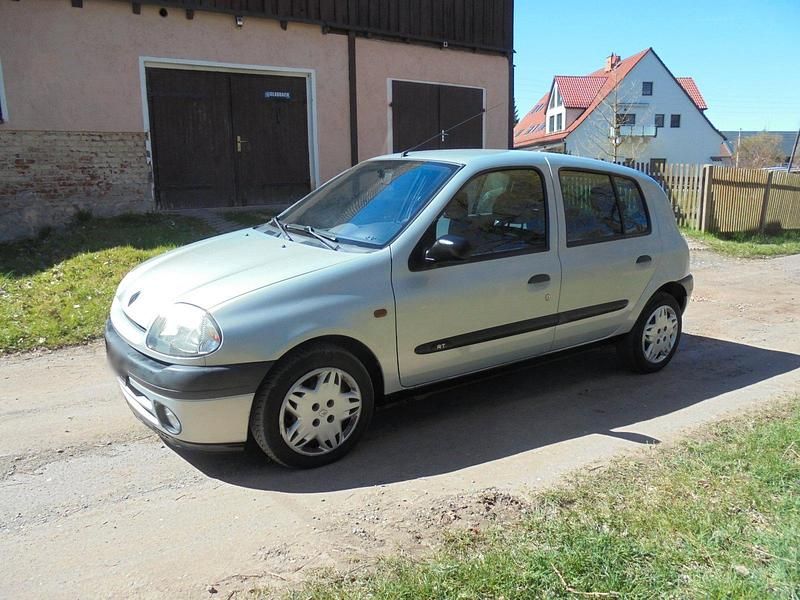 Gebraucht Renault Clio II 75 PS (55 kW) 2000 Silber Limousine