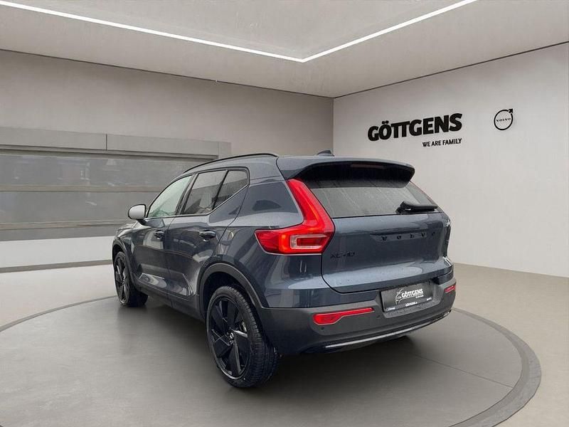 Neu Volvo XC40 Plus 163 PS (119 kW) 2026 Blau SUV