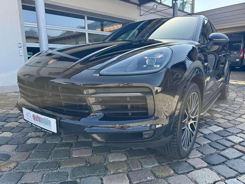 Tiefschwarz (c9x) Gebraucht 2021 Porsche Cayenne SUV | 62.850 € (Superpreis) - Bild 1/4