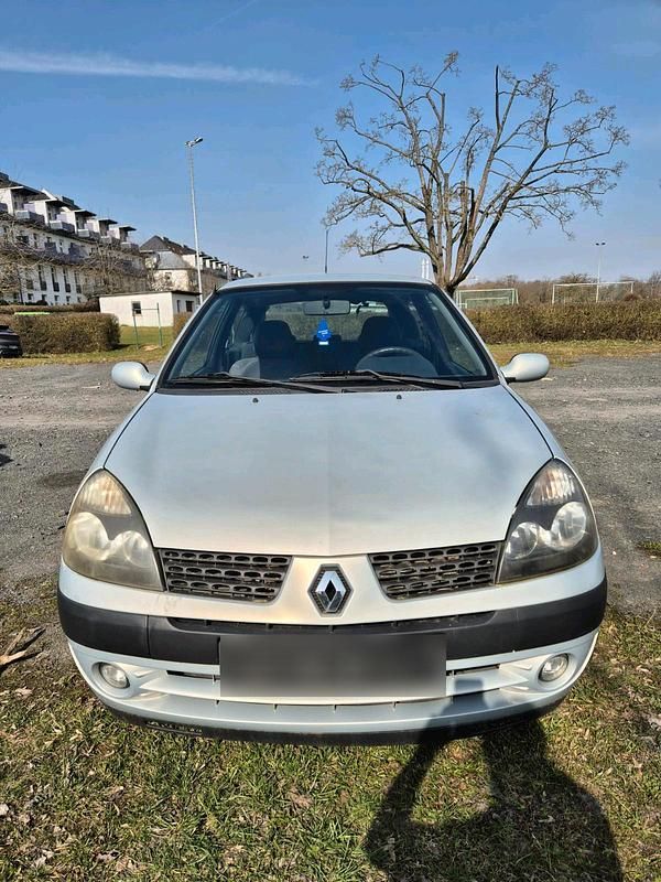Gebraucht Renault Clio II 73 PS (53 kW) 2003 Silber Kleinwagen