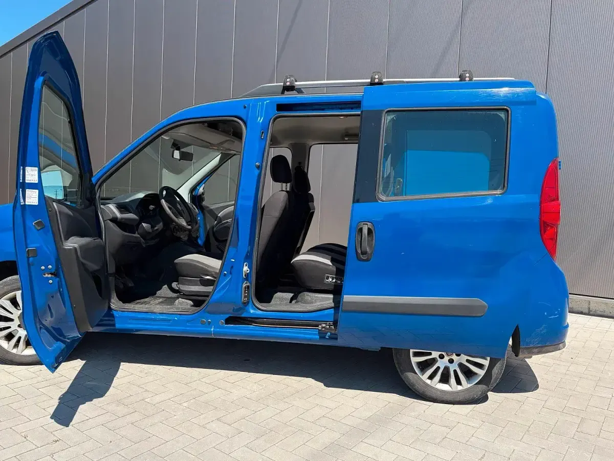 Gebraucht Fiat Doblò 95 PS (69 kW) 2009 Blau Van / Kleinbus