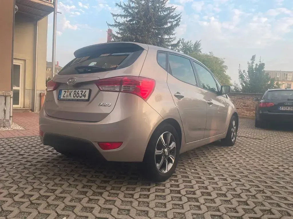 Gebraucht Hyundai ix20 Trend 90 PS (66 kW) 2016 Beige Kleinwagen