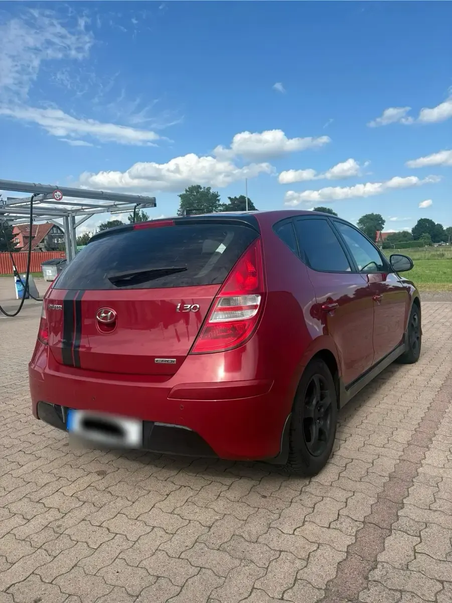 Gebraucht Hyundai i30 116 PS (85 kW) 2011 Rot Kleinwagen