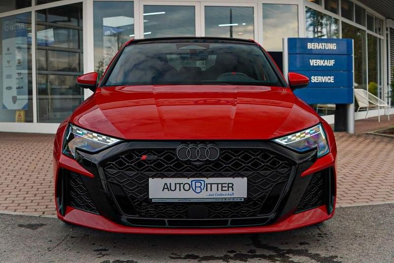 Neu Audi RS3 Sport 400 PS (294 kW) 2026 Rot Limousine