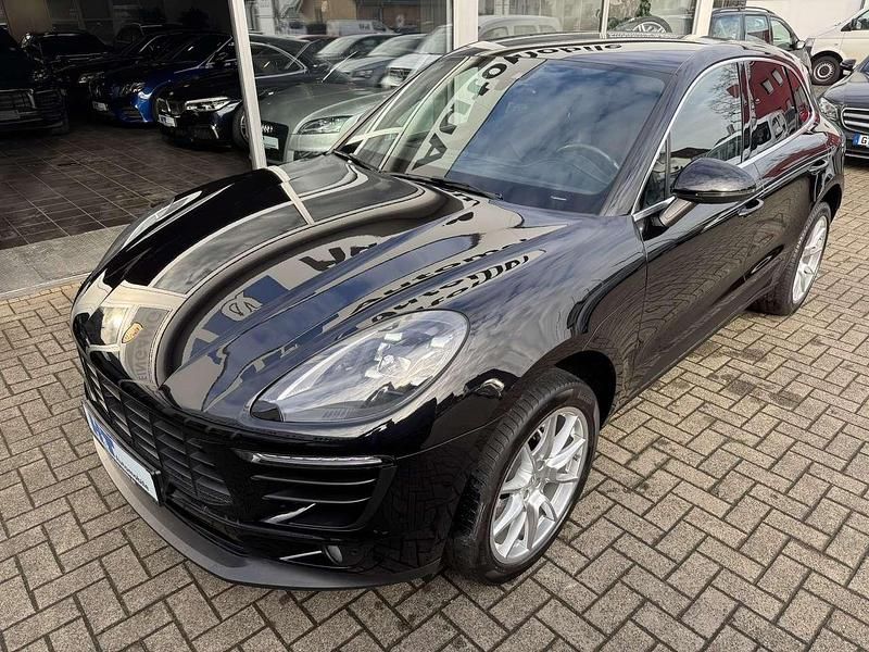 Gebraucht Porsche Macan 340 PS (250 kW) 2016 Tiefschwarzmetallic SUV