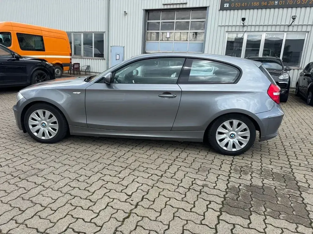 Gebraucht BMW 118 Lifestyle 143 PS (105 kW) 2011 Grau Kleinwagen