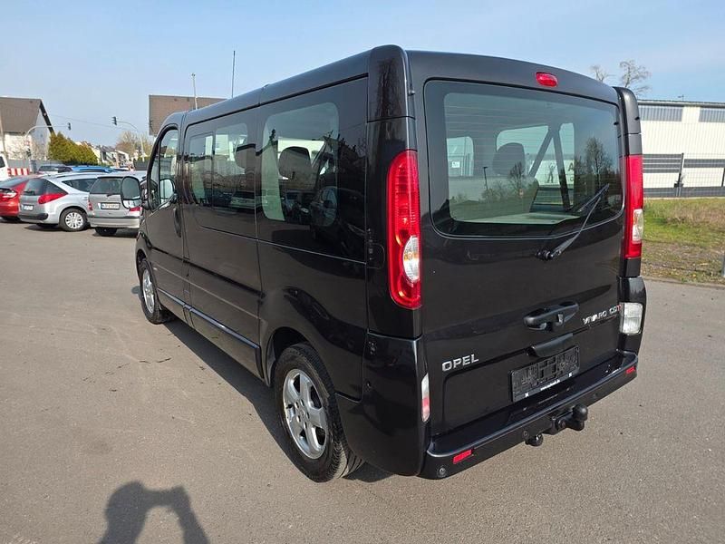 Gebraucht Opel Vivaro Cosmo 114 PS (83 kW) 2014 Schwarz Van / Kleinbus