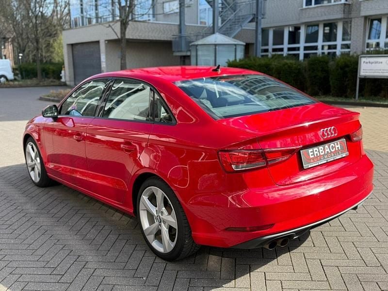 Gebraucht Audi A3 Comfort 150 PS (110 kW) 2019 Rot Limousine
