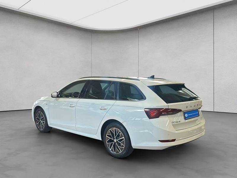 Gebraucht Skoda Octavia Clever 150 PS (110 kW) 2022 Weiß Kombi