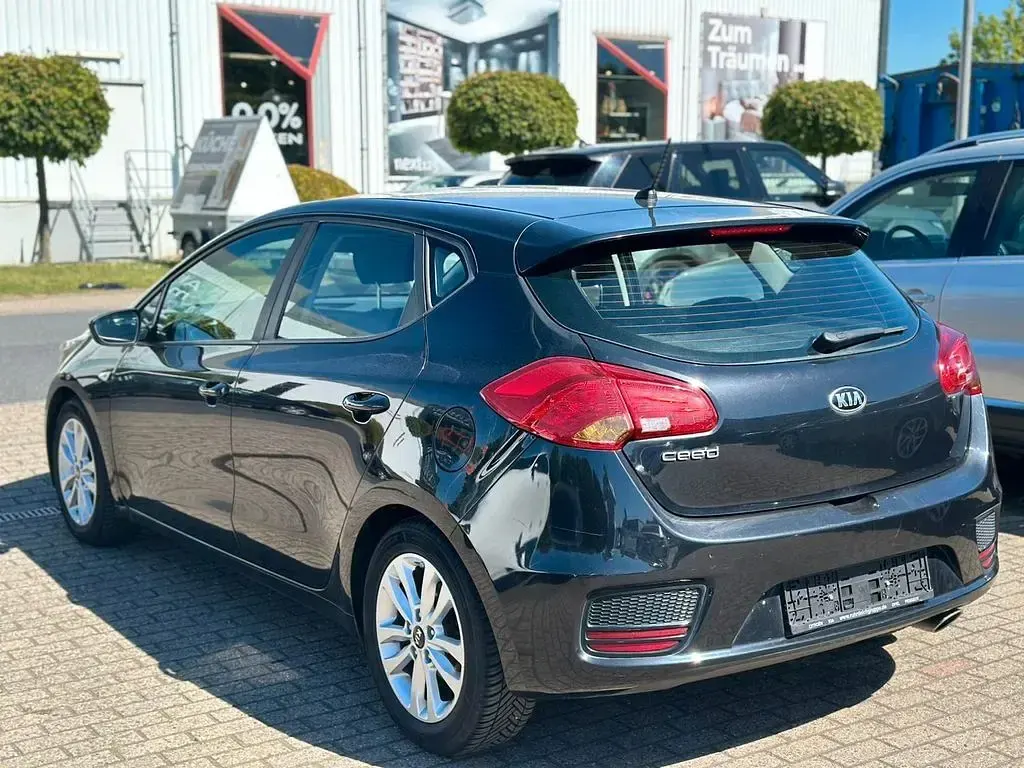 Gebraucht Kia Ceed 99 PS (72 kW) 2016 Schwarz Kleinwagen