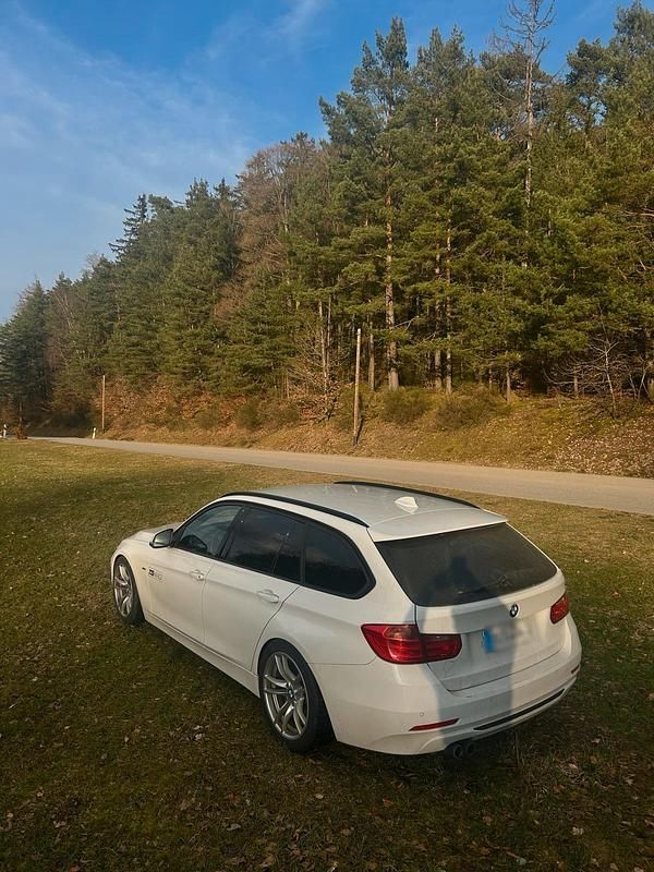 Gebraucht BMW 330 258 PS (189 kW) 2012 Weiß Kombi