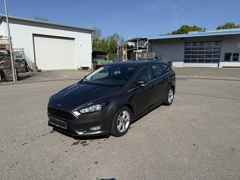 Grau Gebraucht 2015 Ford Focus Limousine | 7.450 € (Superpreis) - Bild 1/4