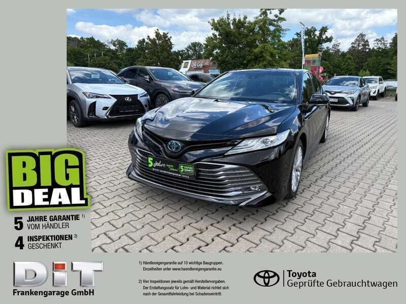 Tiefschwarz mica metallic Gebraucht 2021 Toyota Camry Executive Limousine | 28.490 € (Fairer Preis) - Bild 1/4