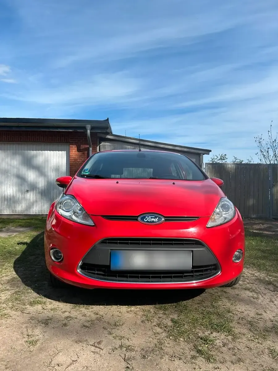 Gebraucht Ford Fiesta 82 PS (60 kW) 2011 Rot Kleinwagen