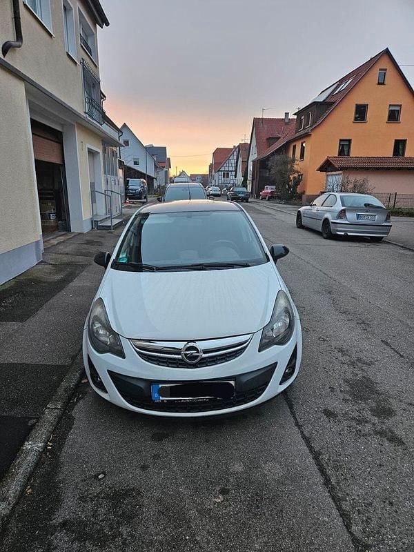 Weiß Gebraucht 2013 Opel Corsa Edition Kleinwagen | 3.099 € (Guter Preis) - Bild 1/4