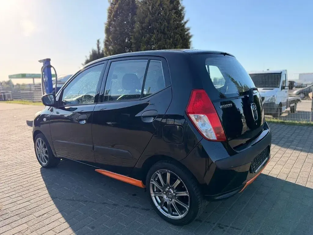 Gebraucht Hyundai i10 67 PS (49 kW) 2010 Schwarz Kleinwagen
