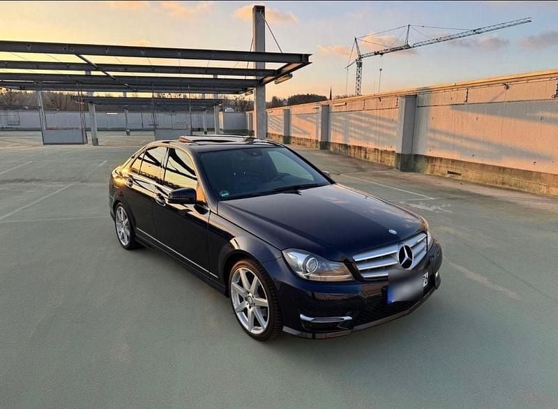 Blau Gebraucht 2014 Mercedes C250 AMG Limousine | 16.399 € (Fairer Preis) - Bild 1/4