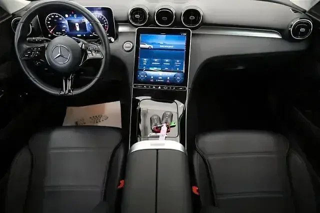 Gebraucht Mercedes C300e Avantgarde 313 PS (230 kW) 2022 Blau Limousine